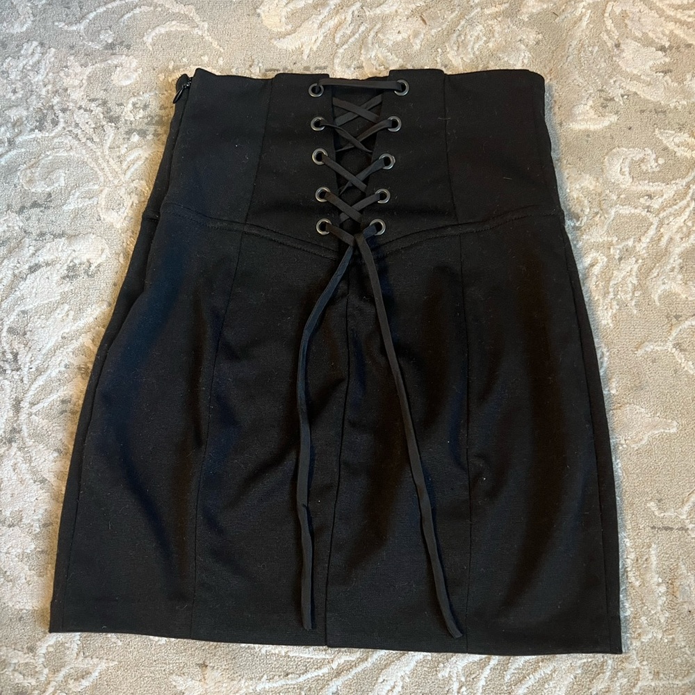 Guess XS pencil skirt- excellent condition, only worn handful of times.